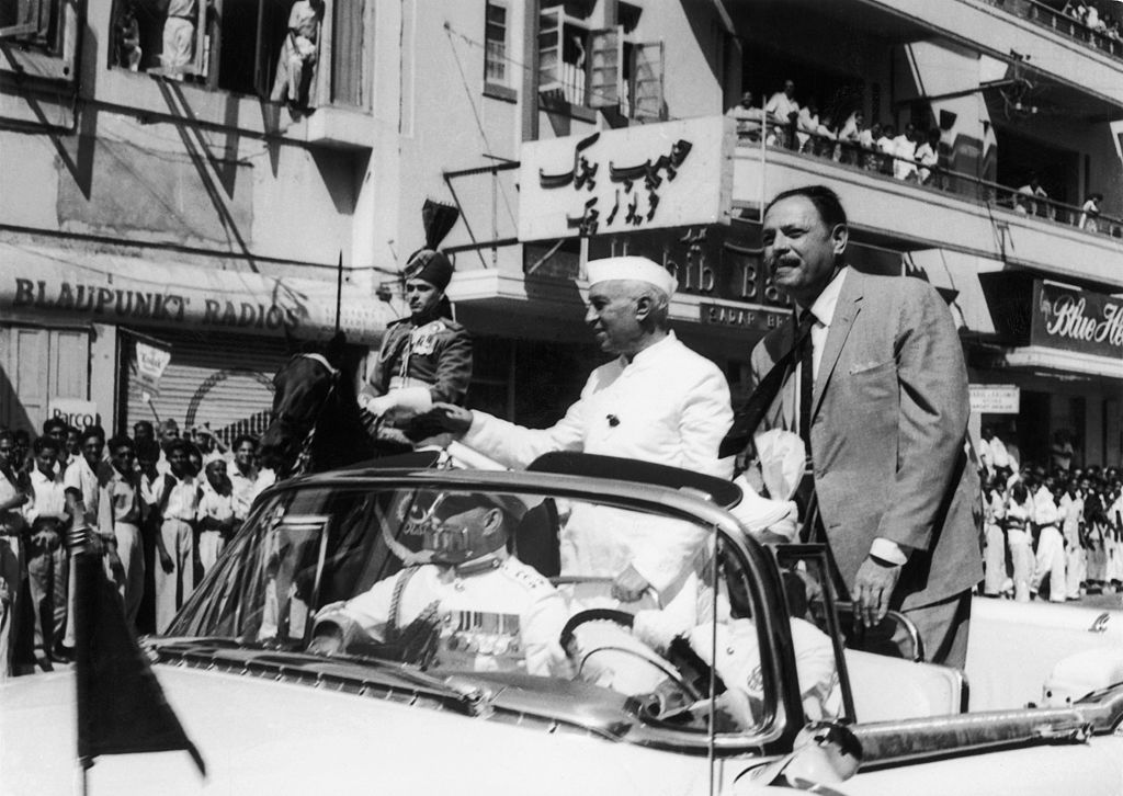 PAKISTAN - SEPTEMBER 24: Nehru And Ayub Khan In Karachi, In 1960. Nehru Came To Sign The Water Treaty Between India And Pakistan. (Photo by Keystone-France/Gamma-Keystone via Getty Images)